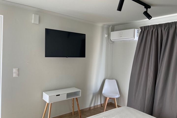 Room 4 of 7