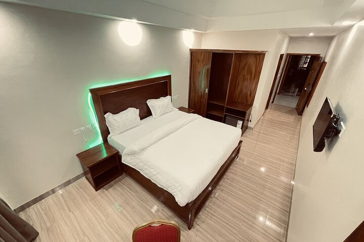 Room 21 of 38