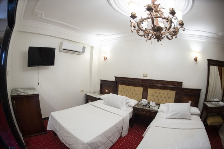 Room 3 of 7