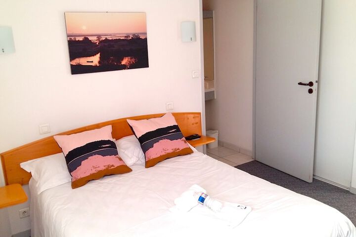 Room 9 of 34