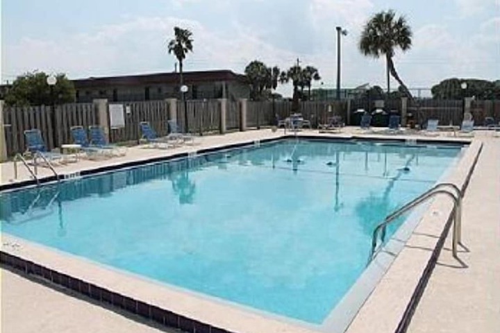 Pool 21 of 30