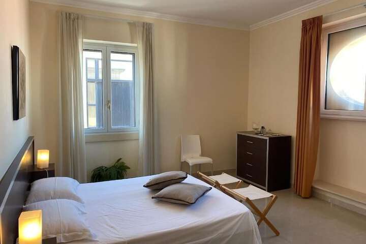 Room 5 of 20