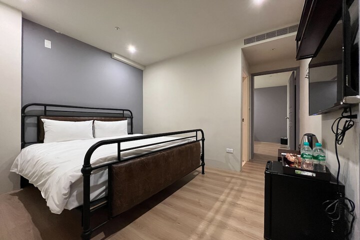 Room 15 of 49