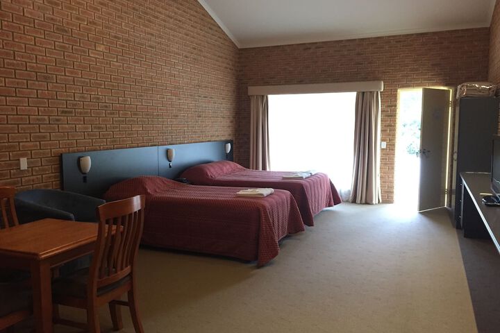 Room 8 of 33