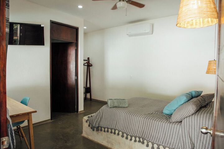 Room 2 of 36