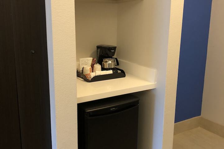 Mini-refrigerator