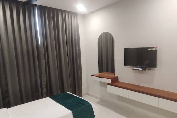 Room 6 of 14