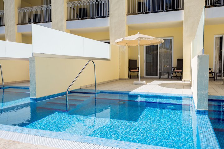 Pool Hotel