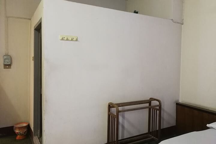 Room 19 of 34