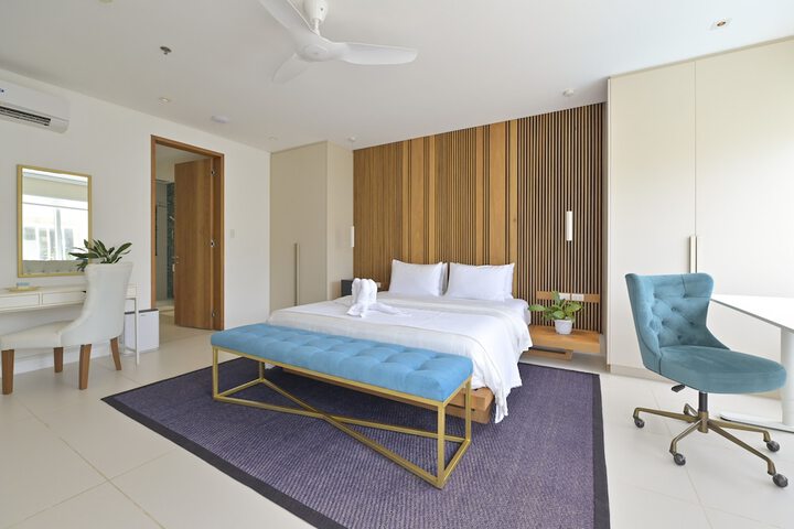 Room 12 of 208