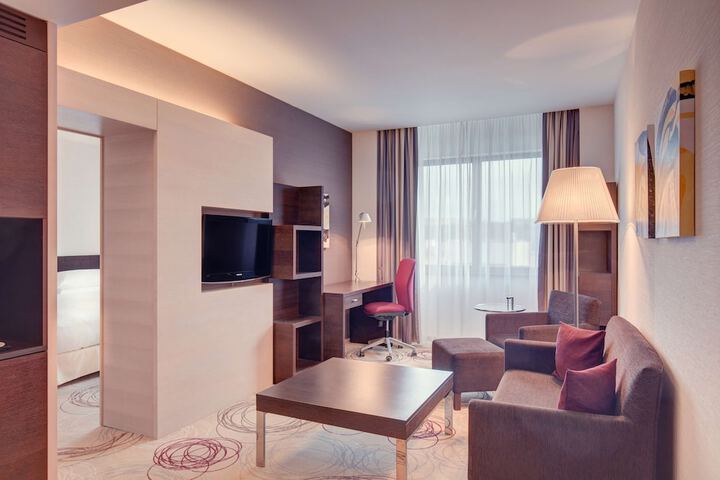 Room 5 of 115