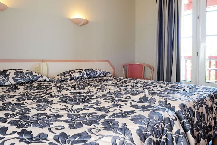 Room 4 of 27