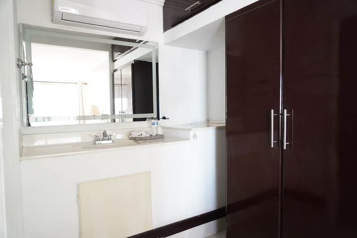 Room 9 of 12
