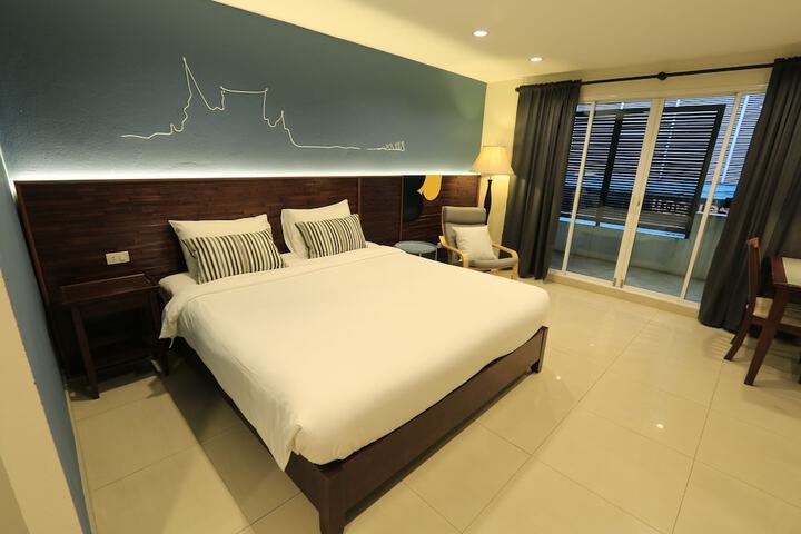 Room 12 of 32
