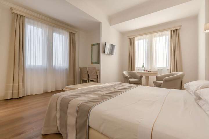 Room 81 of 254
