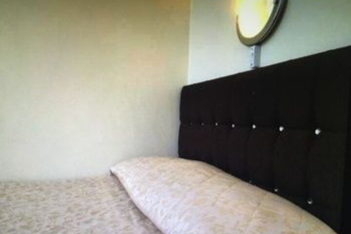 Room 6 of 42