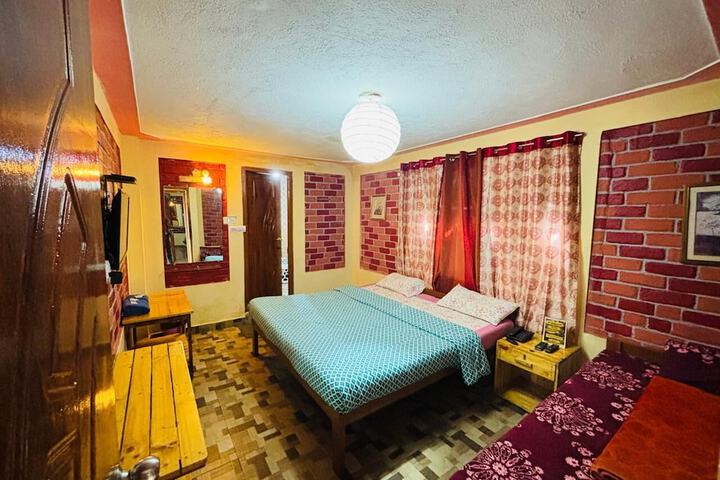 Room 144 of 195