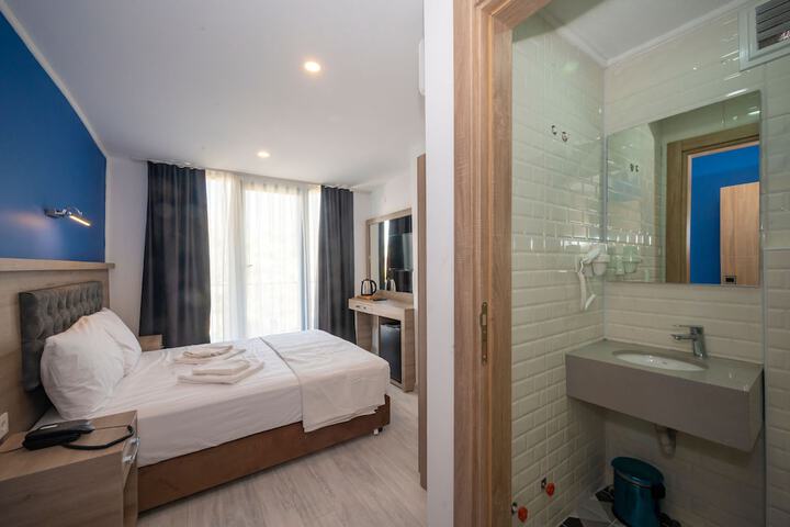 Room 14 of 22