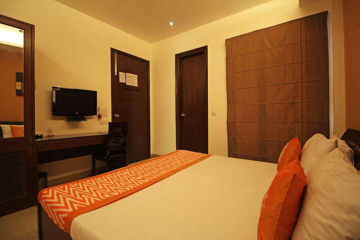 Room 5 of 16
