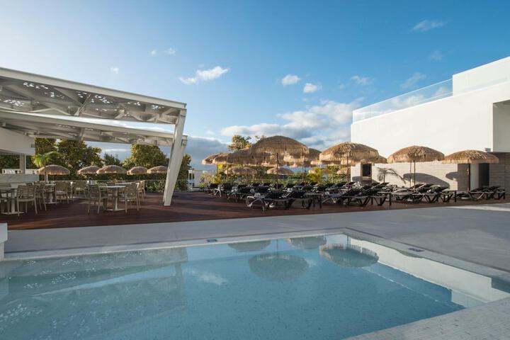 Hotel Pool