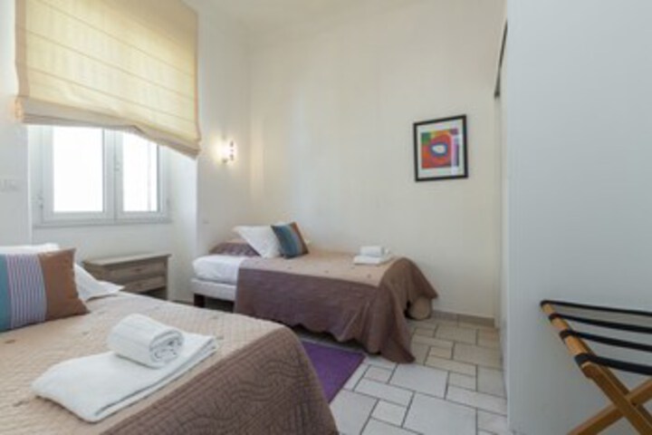 Room 16 of 20