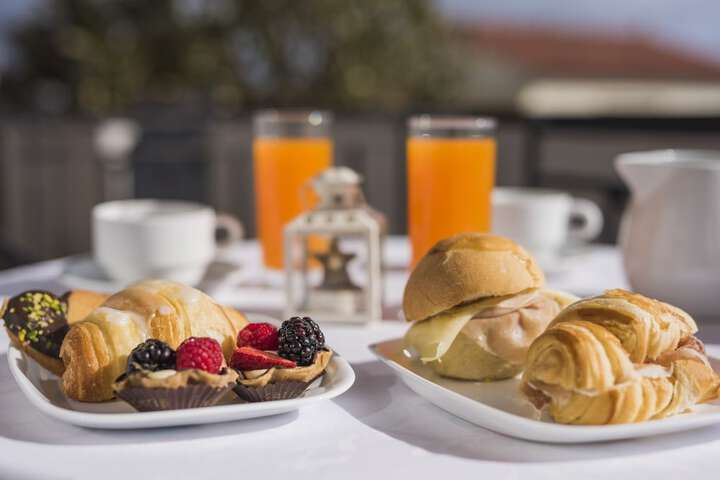 Breakfast/Coffee Service 20 of 25
