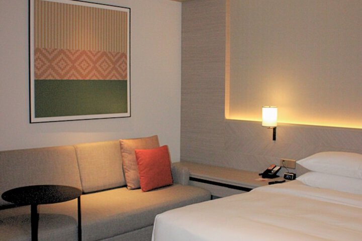 Room 10 of 38