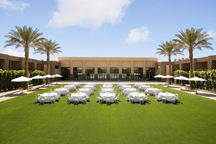 Hotel Exterior 74 of 77