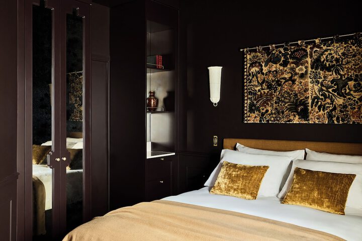 Room 18 of 43