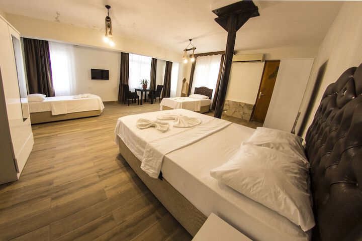 Room 6 of 78