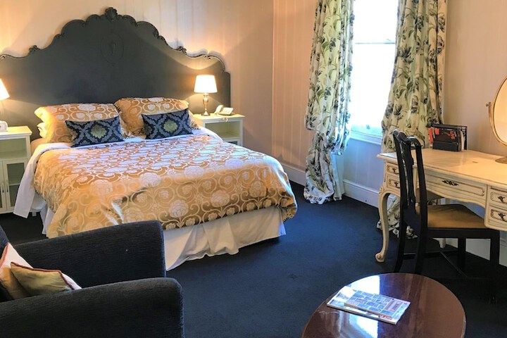 Room 9 of 35