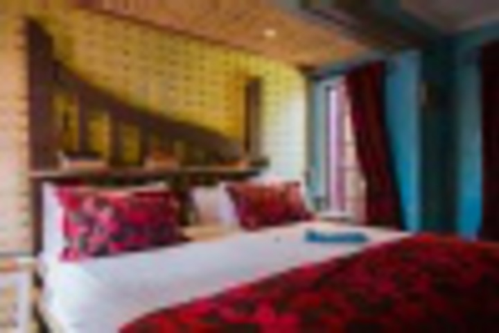 Room 28 of 252