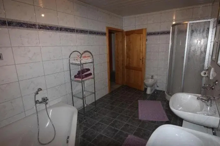 Room 8 of 16