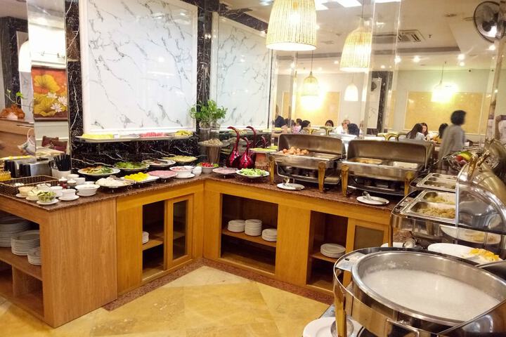Dining 70 of 83