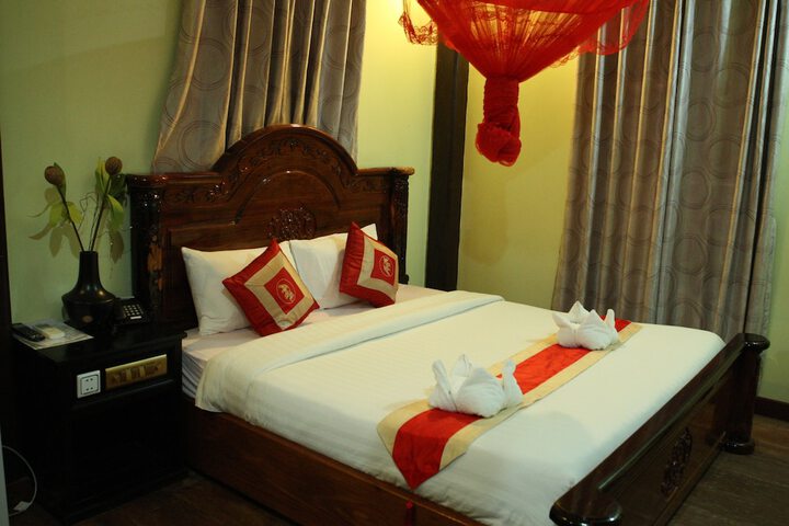 Room 13 of 83