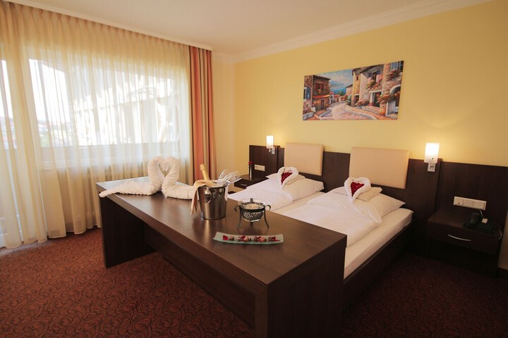 Room 2 of 25