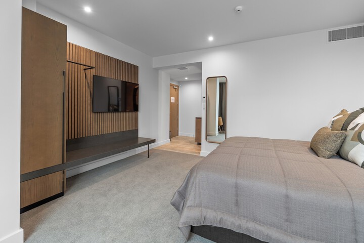 Room 11 of 42
