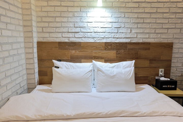Room 30 of 93