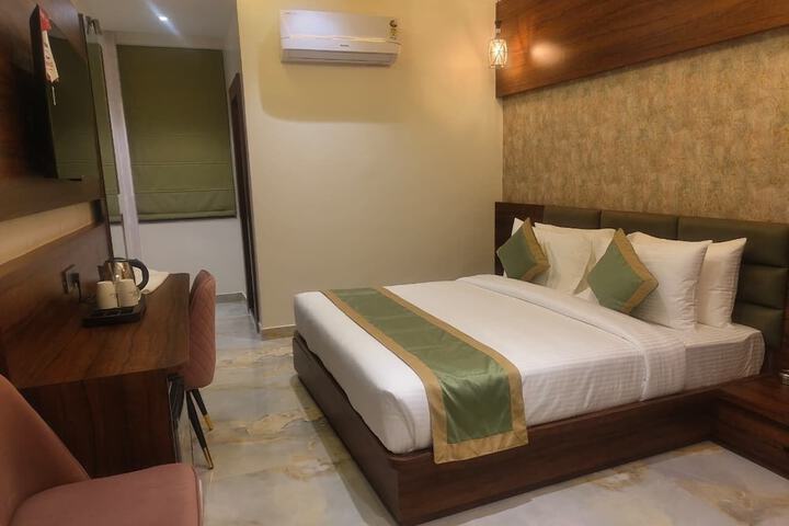 Room 2 of 15