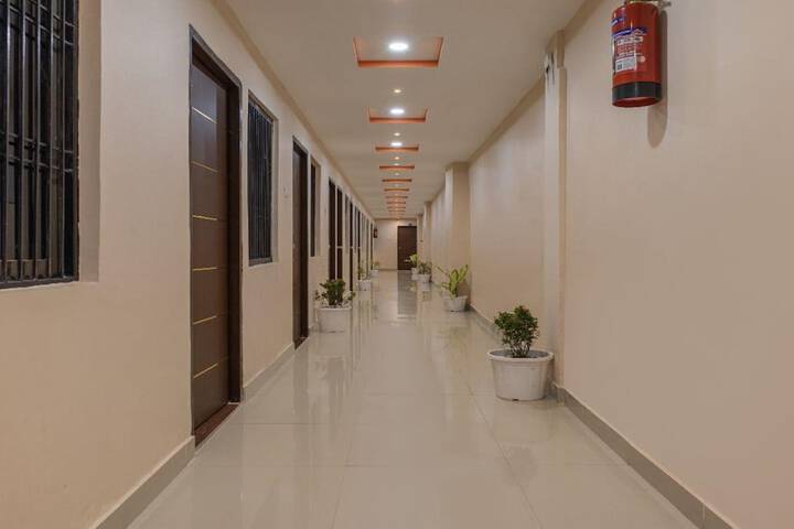 Goroomgo Kashi Grand Residency Varanasi