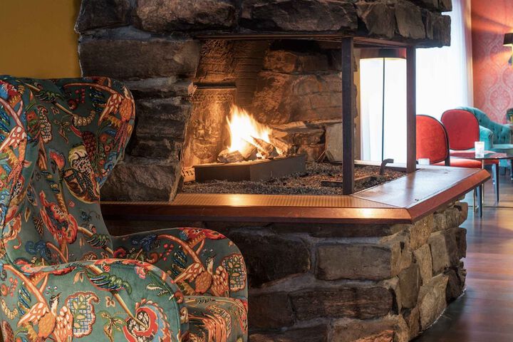 Lounge 58 of 64