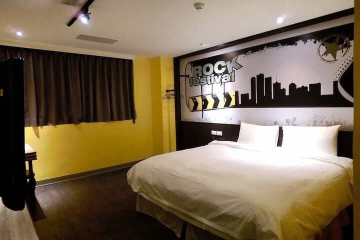 Room 2 of 50