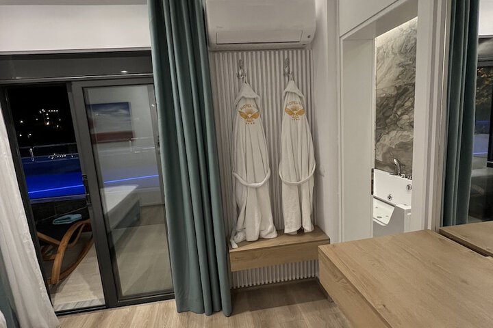 Room 34 of 191