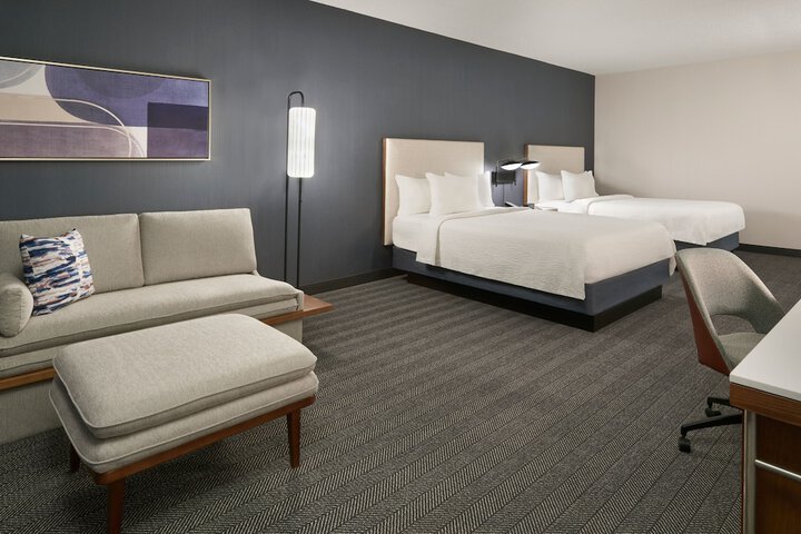 Room 9 of 33