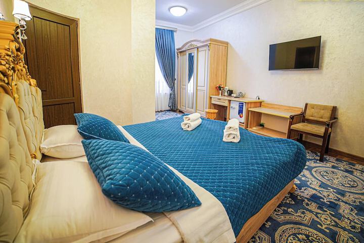Room 10 of 31