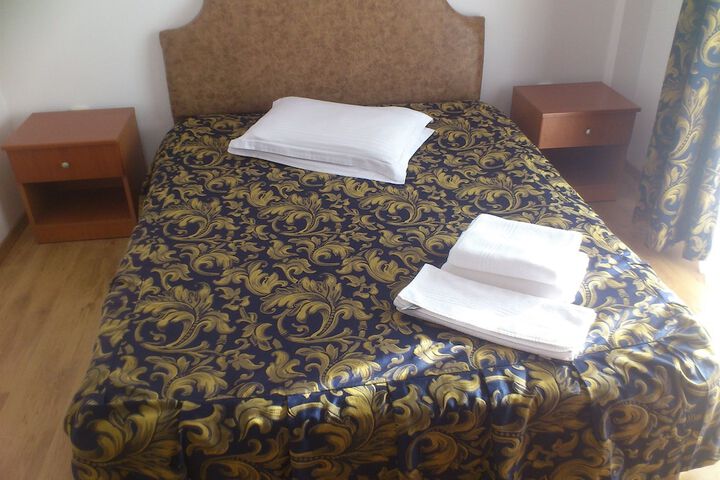 Room 5 of 40