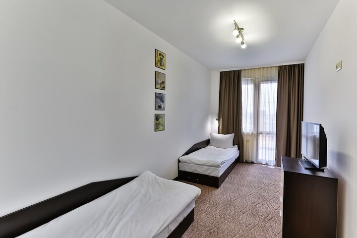 Room 6 of 13