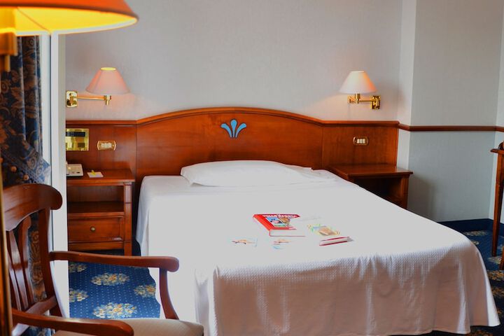 Room 10 of 53