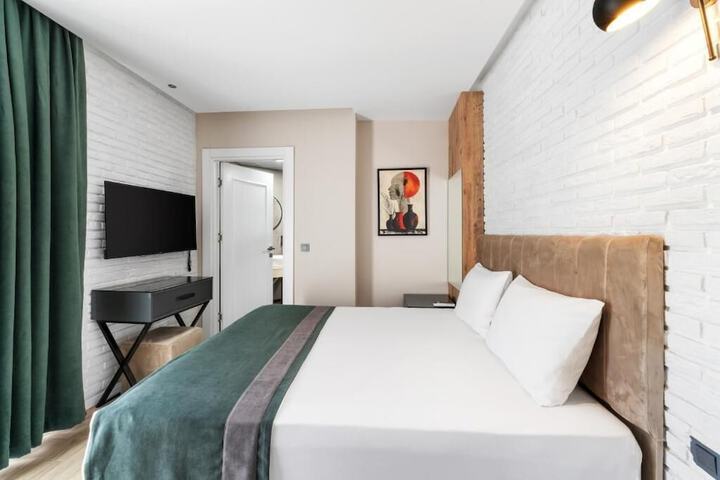 Room 5 of 25