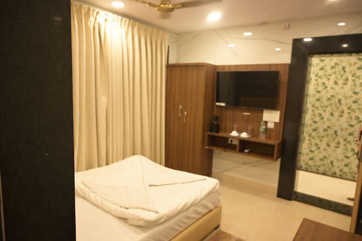 Room 8 of 21